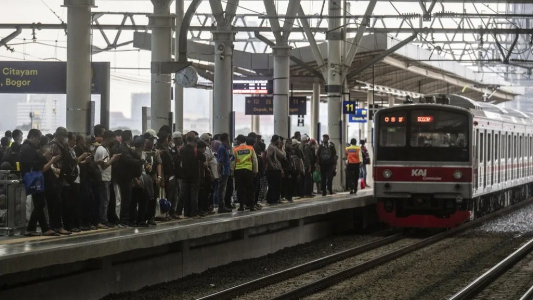 KAI Commuter Siapkan Layanan Khusus Agar Penumpang Bisa Berbuka Di KRL