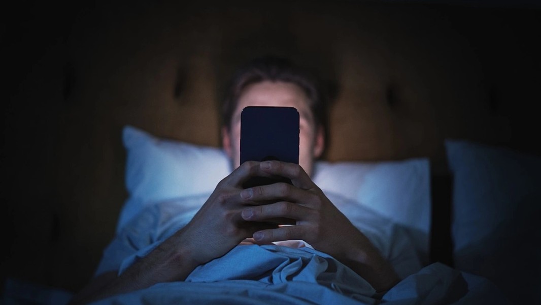 Doomscrolling Bisa Rusak Mental, Ini Cara Menghindarinya