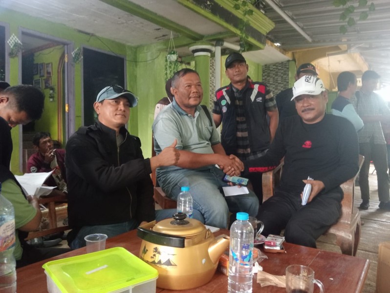 Waskita Karya Salurkan Tali Asih Bagi Enam Belas Warga Desa Sukamanah Guna Mempererat Silaturahmi