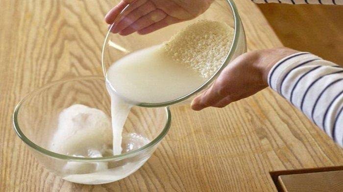 Air Cucian Beras Punya Segudang Manfaat: Dari Pembersih Dapur hingga Perawatan Kecantikan Alami