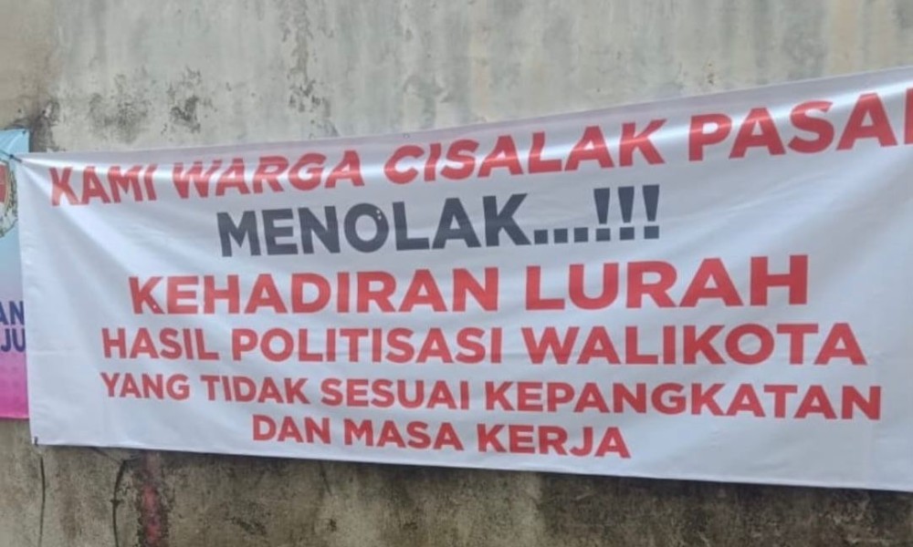 Marak Spanduk Penolakan Plt Lurah Cisalak Pasar, Diduga Afiliasi Pemenangan Paslon