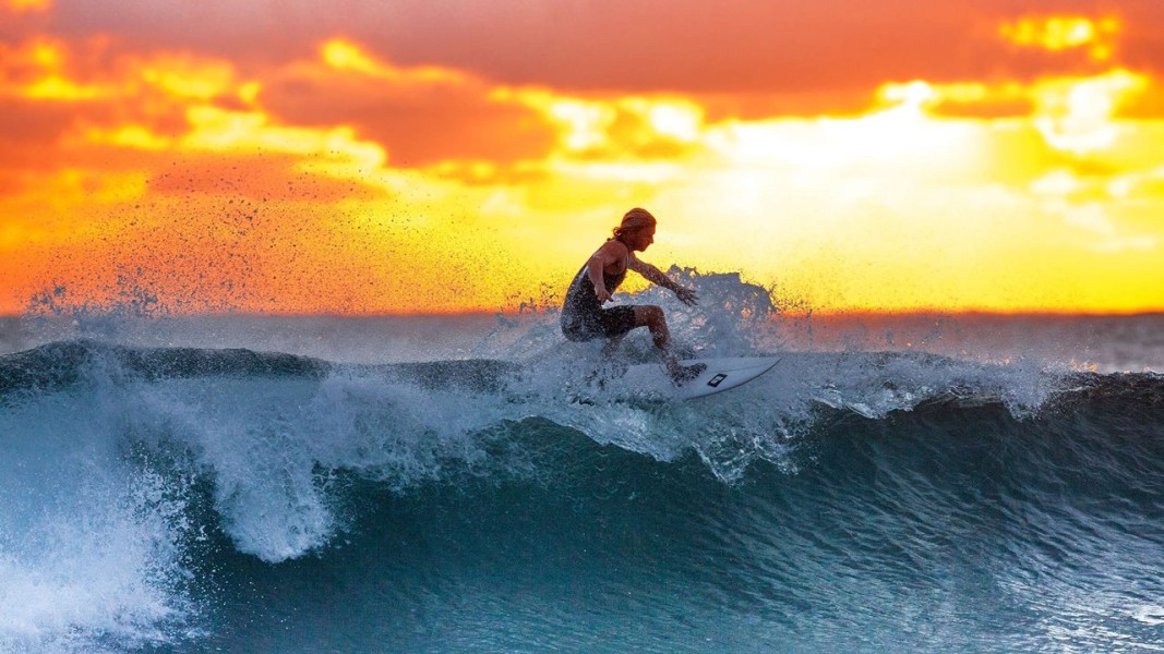 Manfaat dan Tips Aman Surfing Pemula