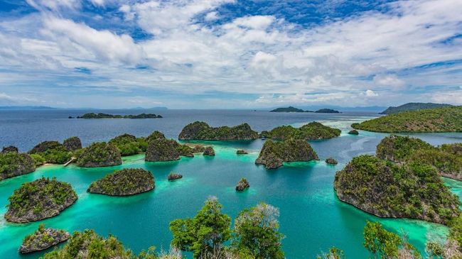 Nikmati 9 Spot Wisata Menawan Raja Ampat 2025