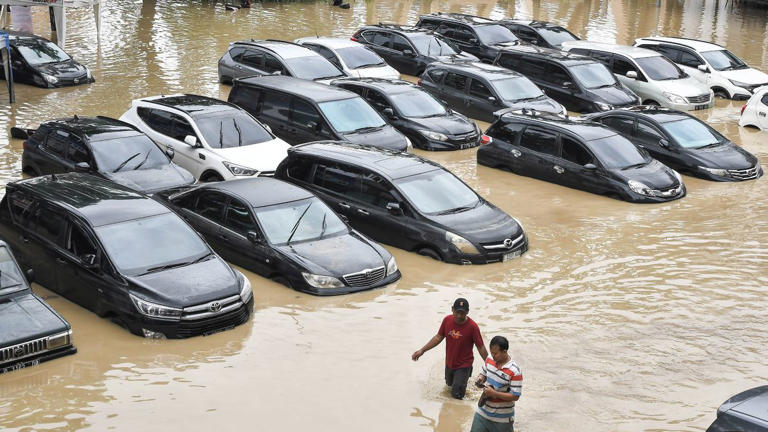 Lakukan Hal Ini Agar Kerusakan Kendaraan Akibat Banjir Ditanggung Asuransi