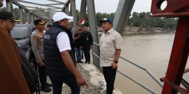 Mendagri Tinjau Jembatan Bireuen Dorong Percepatan Pemulihan Pascabencana