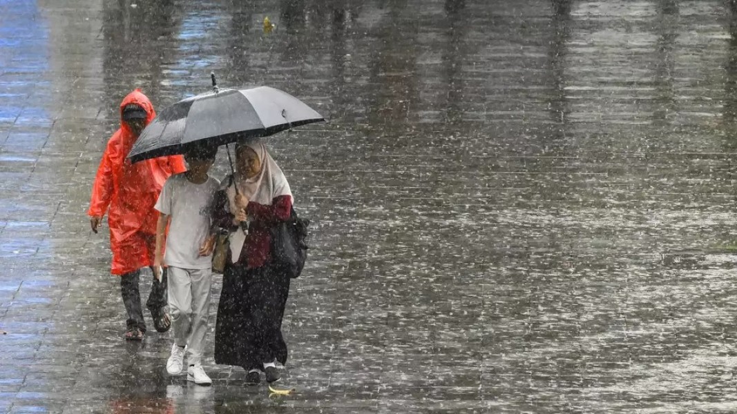 Mikroplastik Turun Bersama Hujan, Kemenkes Ingatkan Ancaman Tersembunyi bagi Kesehatan