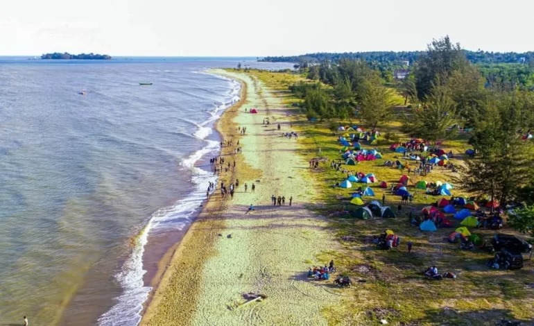 Pantai Batakan Baru: Primadona Wisata Tanah Laut dengan Pendapatan Tembus Rp1 Miliar