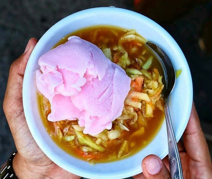 Rujak Es Krim Khas Jogja, Kuliner Tradisional yang Langka namun Tetap Bertahan di Tengah Gempuran Makanan Kekinian