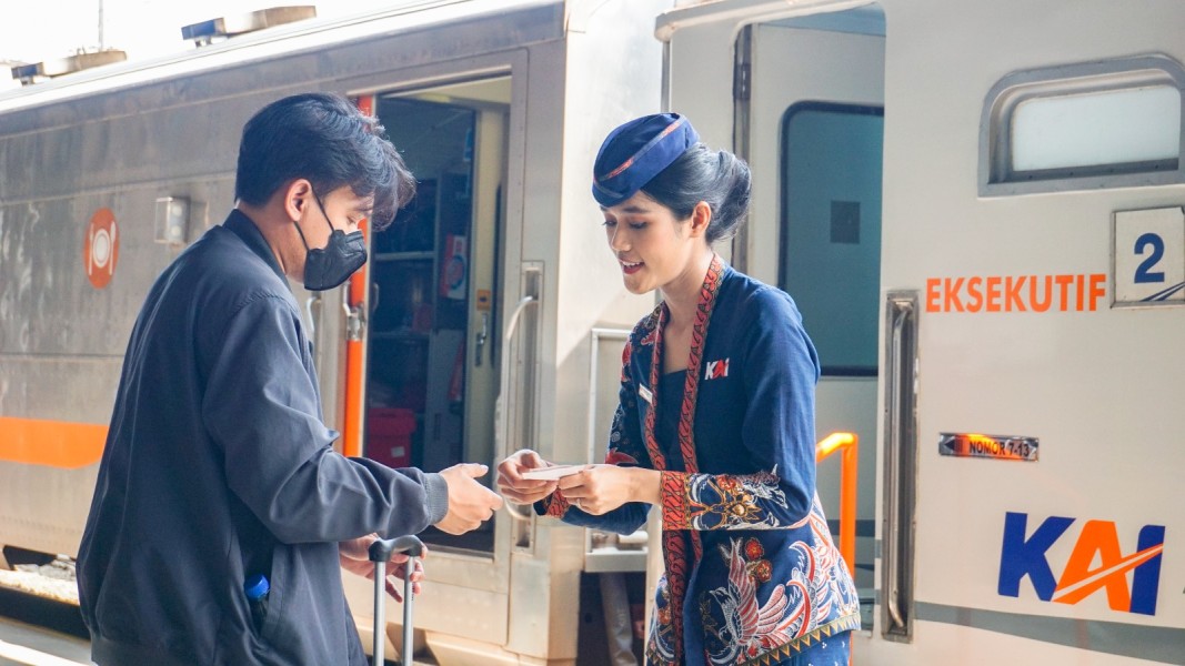 KAI Rayakan Batik Nusantara Lewat Layanan Kereta Modern