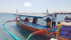 Krisis Lingkungan di Pantai Bangsring Banyuwangi: Pencemaran Oli Hambat Aktivitas Wisata