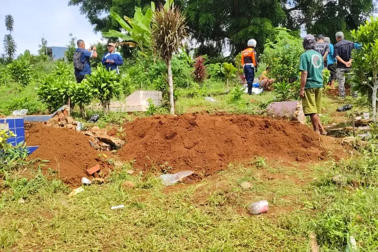 Pembongkaran 260 Makam di Sukabumi untuk Proyek Tol Bocimi 2025