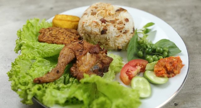 9 Rekomendasi Nasi Tutug Oncom Enak Bandung 2025