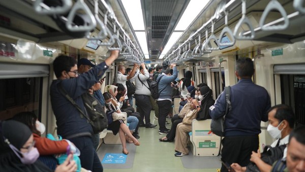 Budaya Naik Transportasi Publik Dukung Kota Bersih