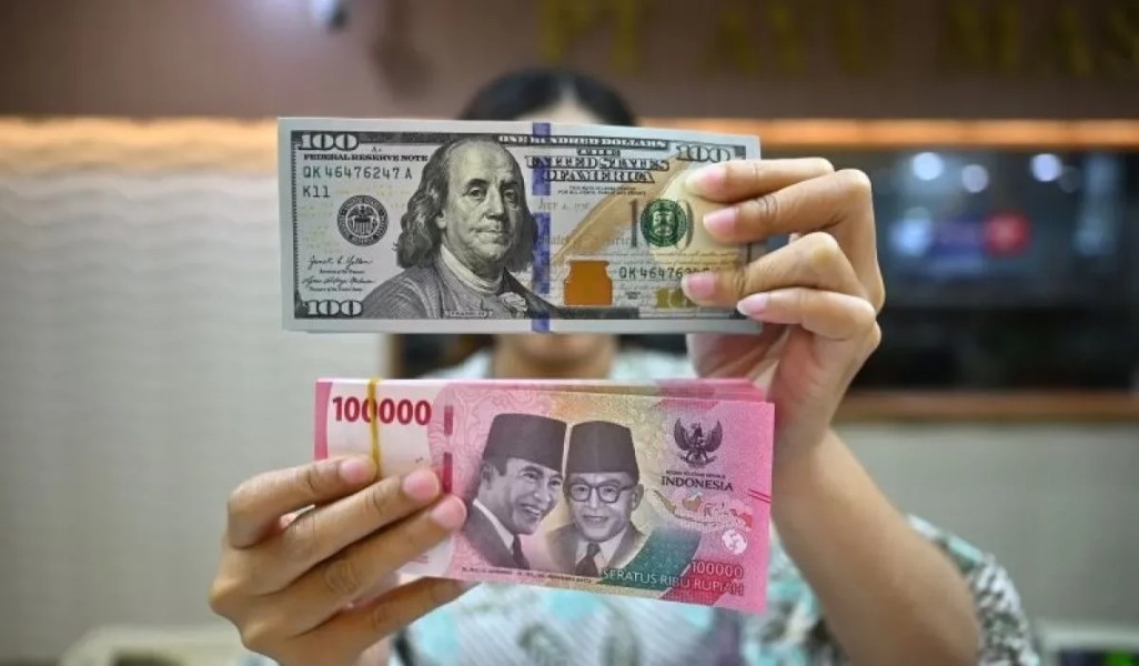 Rupiah Melemah 0,55 Persen Dolar AS Menguat ke 16.855