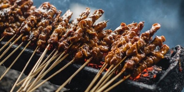 Menelusuri Sate Ayam Legendaris Jakarta yang Tetap Populer dari Masa ke Masa