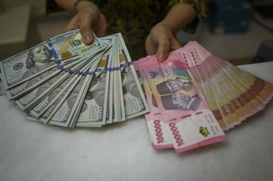 Rupiah Diprediksi Melemah Hari Ini, Sentimen Global dan Dalam Negeri Jadi Pemicu