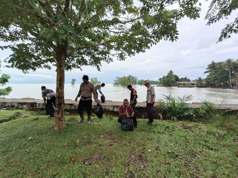 Polsek Tarakan Timur Laksanakan Gerakan Kurve Masal Di Wisata Pantai Amal