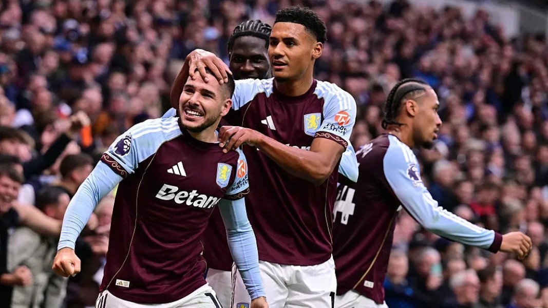 Aston Villa Rayakan Kemenangan Penting Atas Manchester United