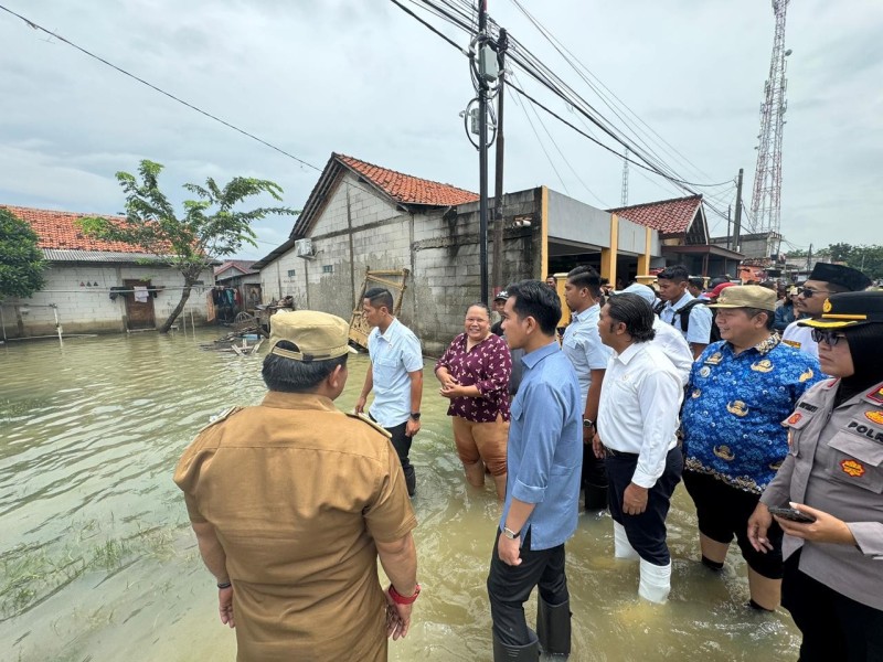 Tinjau Lokasi Banjir Karawang, Gibran Tekankan Prioritas Kesehatan Warga Terdampak