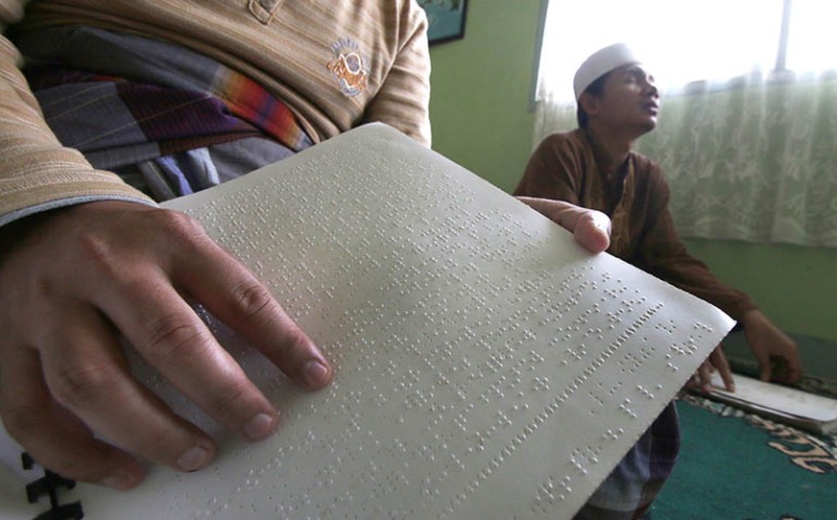 Inspirasi Keimanan Melalui Jari-Jemari Dalam Tadarus Suci Al-Quran Braille