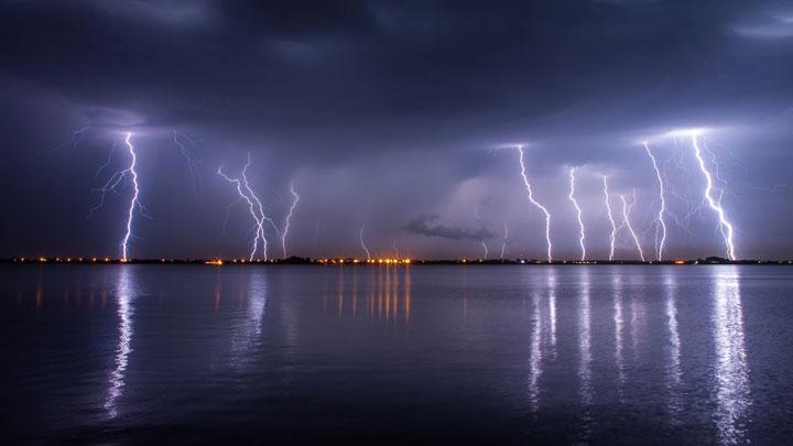 BMKG Prediksi Hujan Lebat dan Angin Kencang Hari Ini