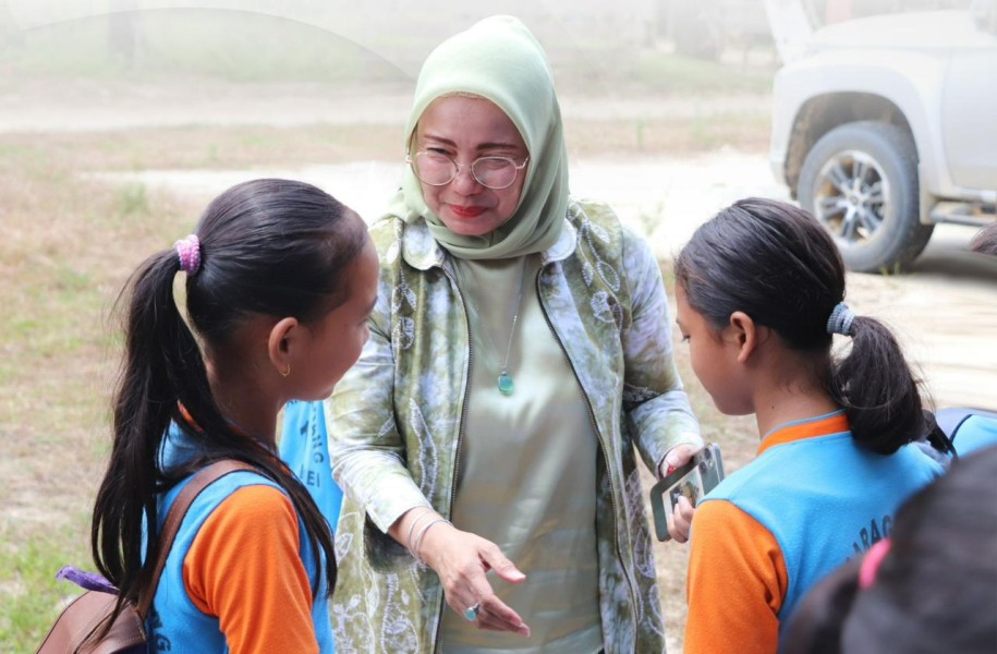 Kepedulian Lingkungan Berbuah Manis, PLN Enjiniring Raih Platinum Star 5 di TJSL & CSR Awards 2024