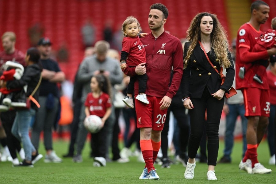 Liverpool FC Memberikan Dukungan Finansial pada Keluarga Diogo Jota