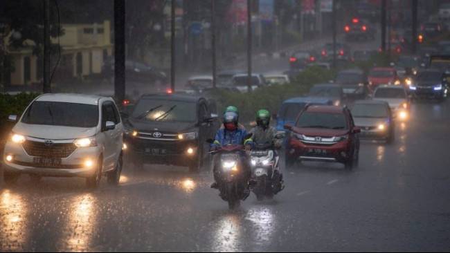BMKG: Waspada Hujan di Jakarta Siang dan Malam Hari