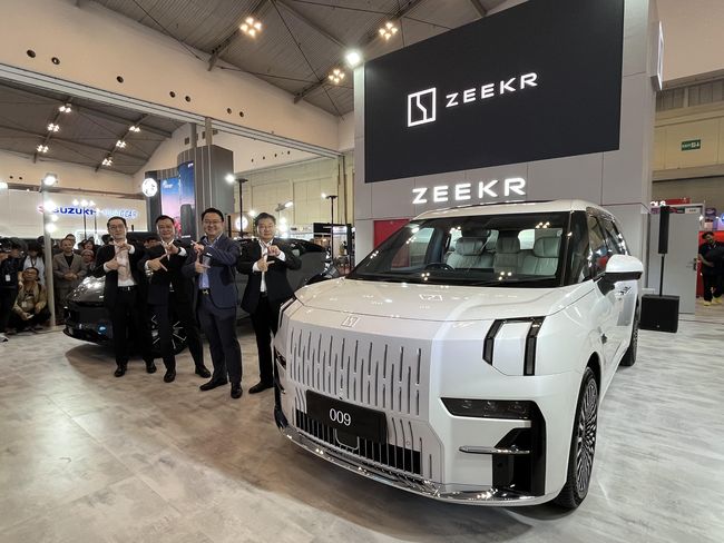 Zeekr Kembali Ke Indonesia Tantang Tesla Di Segmen Mobil Listrik Mewah