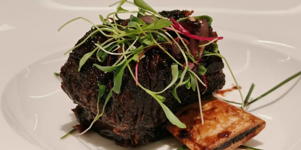 Sajian Istimewa Resep Iga Sapi Lezat dengan Polenta dan Gremolata yang Nikmat