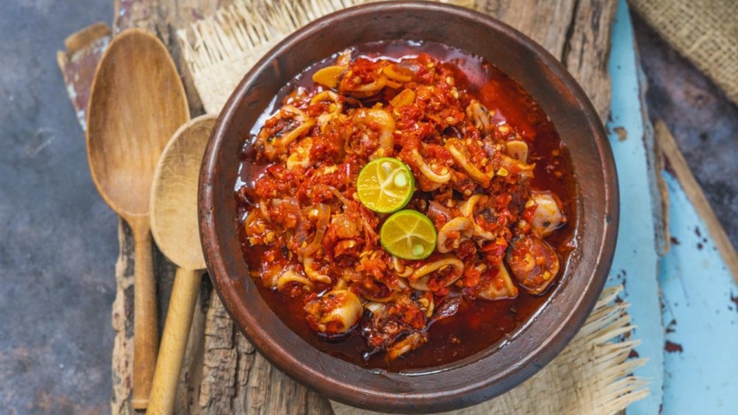 Sambal Cumi Pete Pedas Gurih Favorit Keluarga untuk Lauk Nasi Hangat
