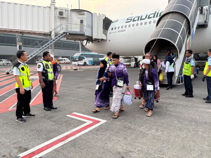 Aktivitas Penerbangan Sempat Dihentikan, Jemaah Kloter 43 Bersyukur Lepas