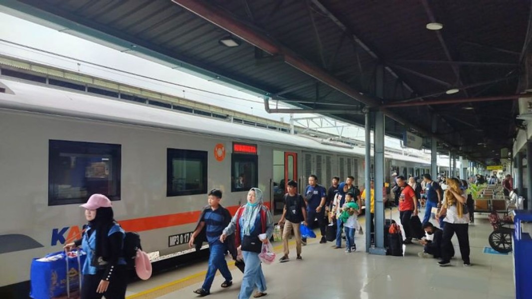 Kereta Api Jadi Transportasi Pilihan Utama Warga Bojonegoro Surabaya