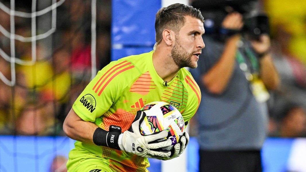 Ajax Sodorkan Kontrak 3,5 Tahun untuk Maarten Paes dari FC Dallas