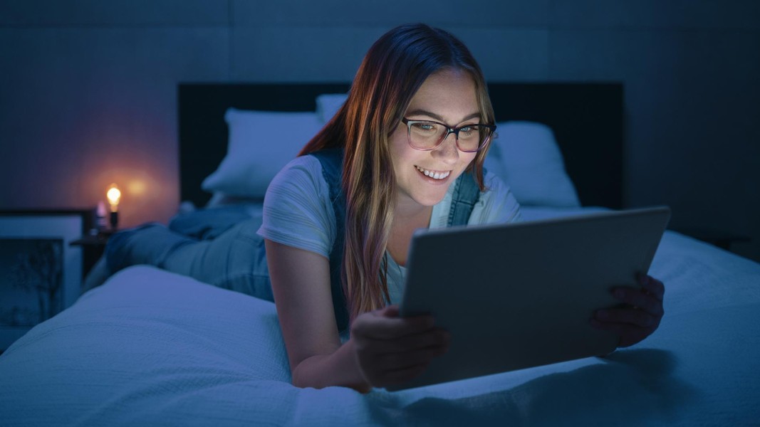 Bijak Bermain Gadget, Hindari Bahaya Sinar Biru Bijak Bermain Gadget, Hindari Bahaya Sinar Biru
