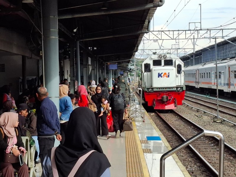 KAI Ungkap Lonjakan Penumpang Kereta Api Selama Libur Paskah 2026