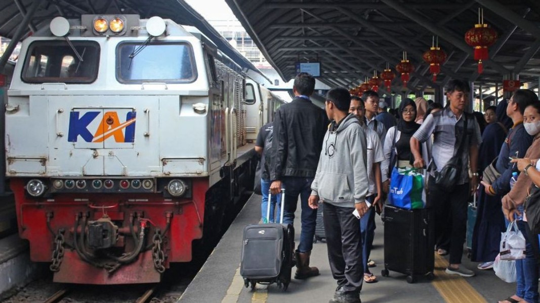 KAI Catat 2,2 Juta Tiket Kereta Api Periode Lebaran 2025 Telah Terjual