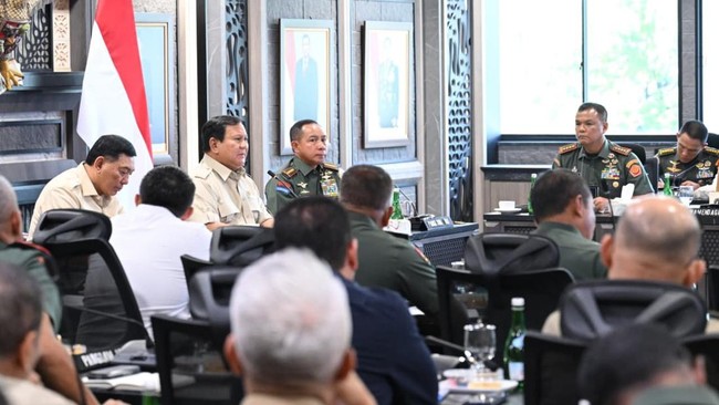 Presiden Prabowo Lakukan Rapat Evaluasi di Mabes TNI Bahas Beragam Agenda Strategis