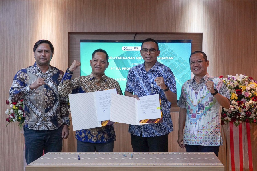 KAI Properti Gandeng Nusantara Energi Khatulistiwa Kembangkan PLTS di Aset Strategis KAI