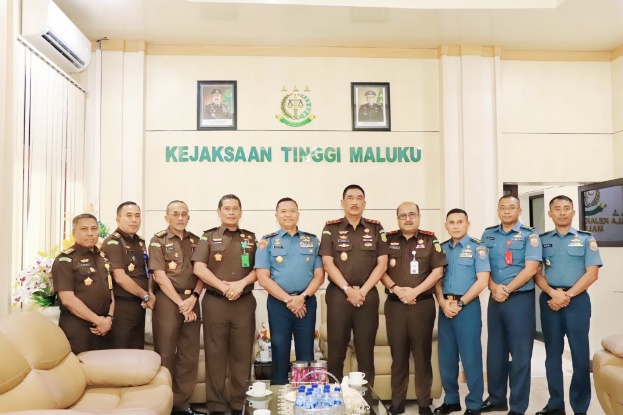 Kajati Maluku Sambut Hangat Kunjungan Silaturahmi GM Garuda Indonesia Ambon
