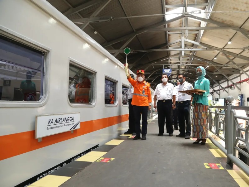 Kereta Api Airlangga Puncaki Favorit Penumpang Libur Panjang