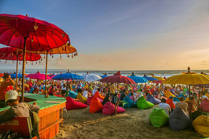 Pantai Seminyak, Liburan Murah Meriah Menikmati Sunset