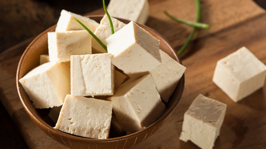 Apa Perbedaan Tofu dan Tahu? Kenali Lebih Dalam Dua Makanan Bergizi Ini!