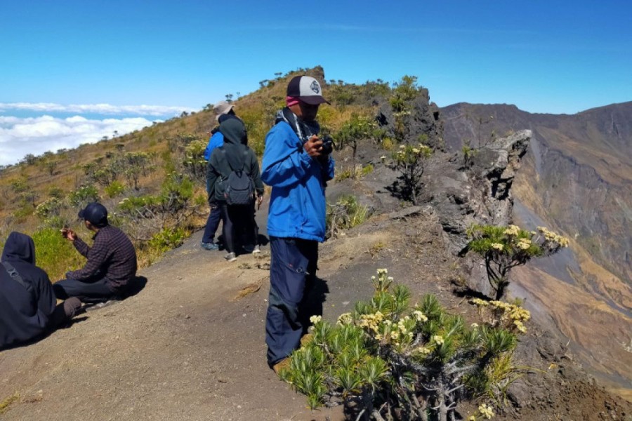 Infrastruktur Pendakian Tambora Jadi Fokus Utama Wamen