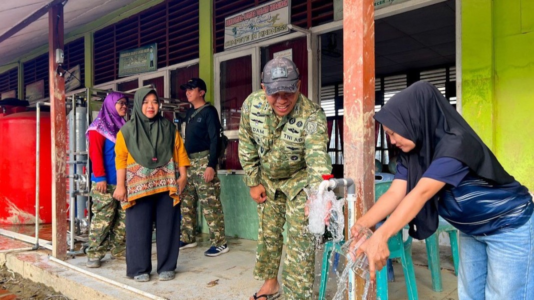 Kemenhan dan Unhan Pasang 60 Instalasi Penjernih Air di Aceh Tamiang