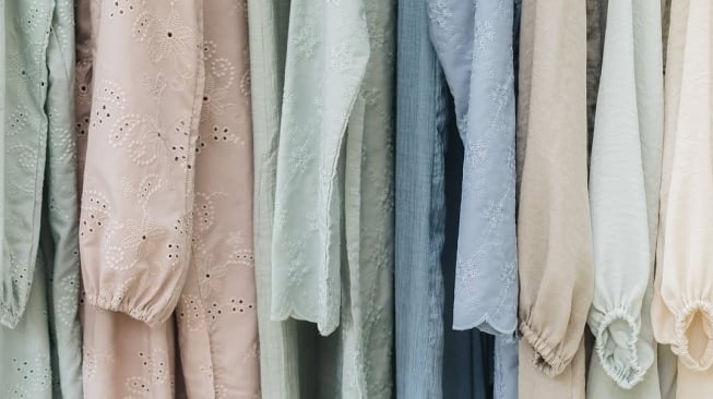 Tren Baju Lebaran 2025: Katbol hingga Warna Mahogany Jadi Pilihan Favorit