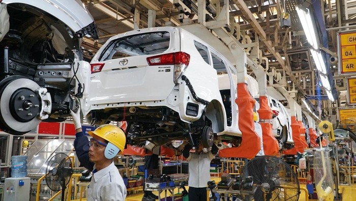 Analisis Kontribusi Besar Sektor Industri Otomotif Bagi Pertumbuhan Ekonomi Indonesia Saat Ini