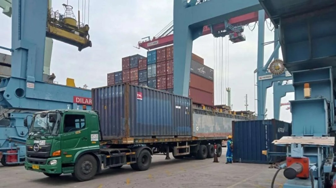 IPC TPK Tingkatkan Literasi Logistik di Sekitar Pelabuhan Kijing
