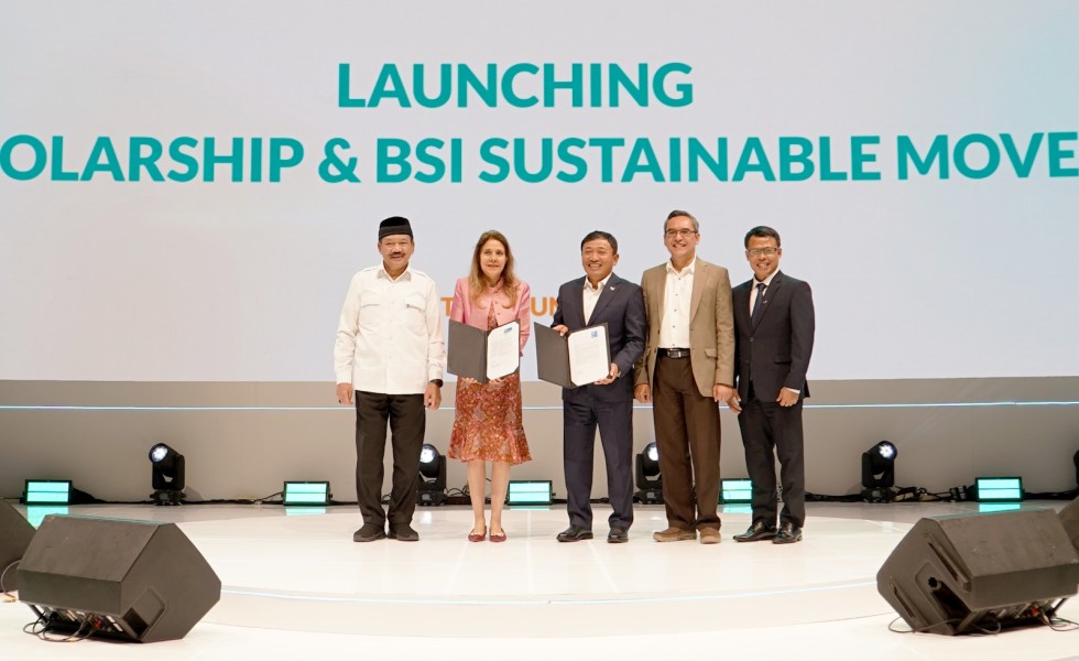 Tegaskan Komitmen Keuangan Berkelanjutan,  BSI Luncurkan Kartu Hijau, Beasiswa Pendidikan, dan Resmi Bergabung UNEP FI