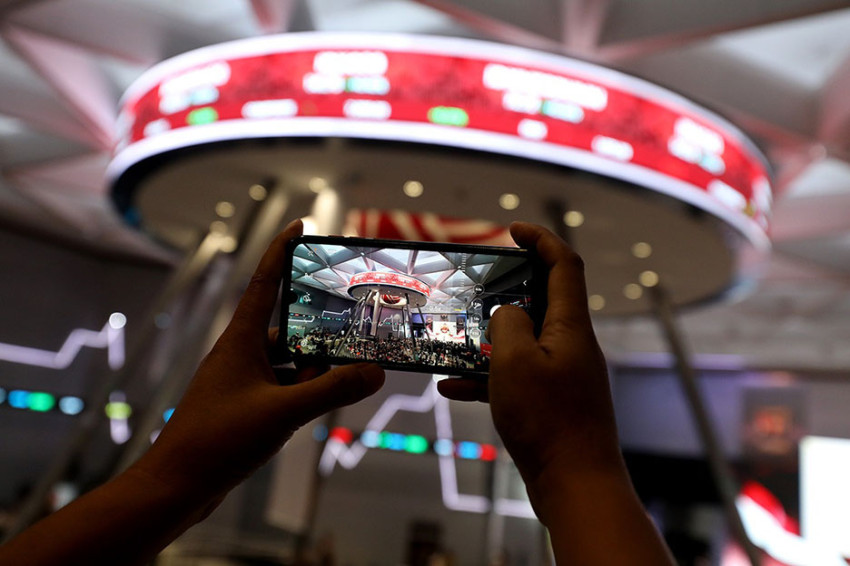 IHSG Akhiri Pekan dengan Kenaikan Tipis, Asing Borong Saham Emiten Konglomerat dan Bank Jumbo